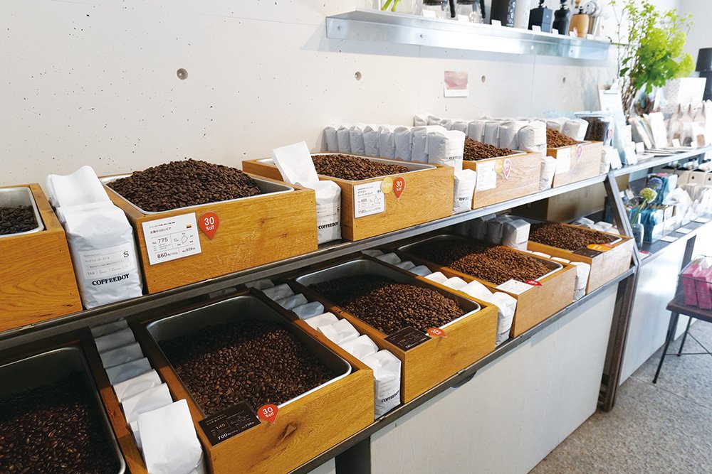 店内に並ぶコーヒー豆.jpg