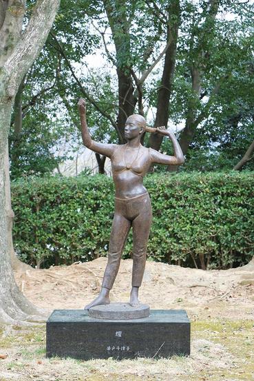 周南】生命感あふれる女性像 彫刻家、笹戸さんの18作品が周南市内に