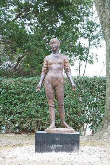 周南】生命感あふれる女性像 彫刻家、笹戸さんの18作品が周南市内に